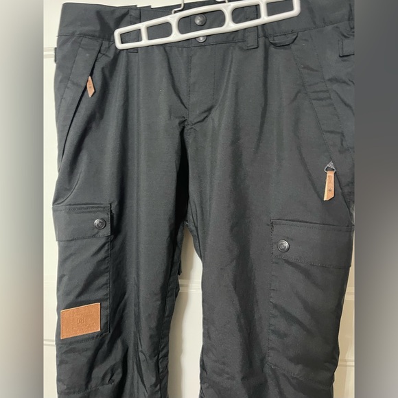 Black large women’s DC snowboarding pants - Picture 8 of 13